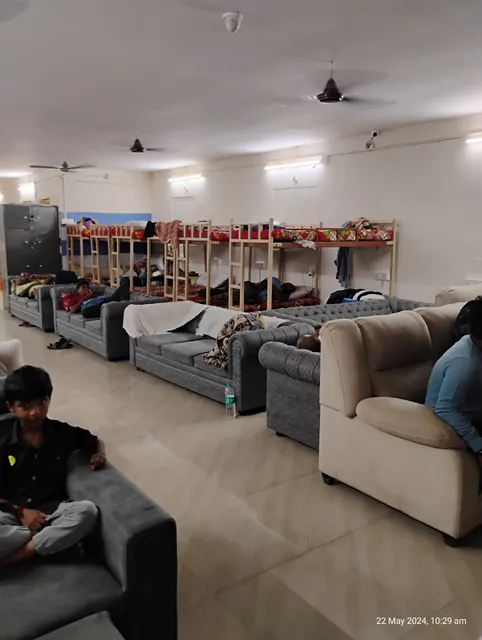 SRI VARAHA BALAJI AC WAITING HALL & DORMITORY