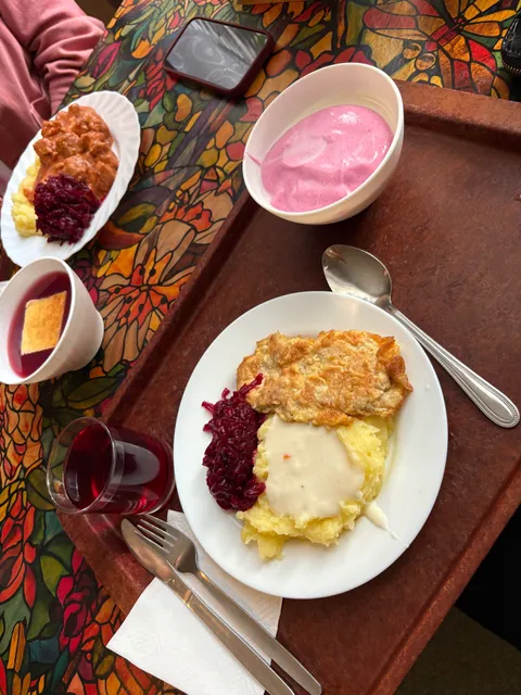 F.A.V. , SIA, Ednica