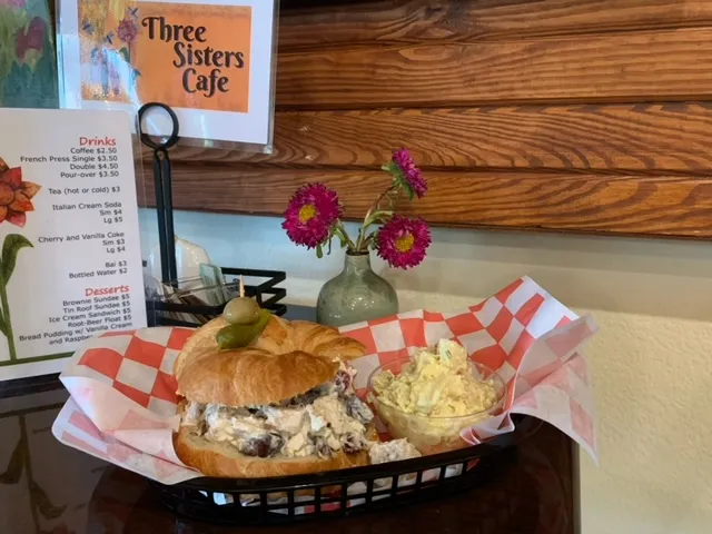 Three Sisters Café