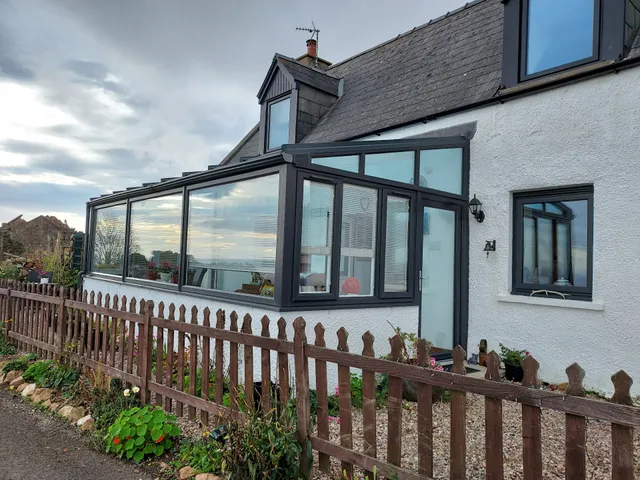 Piper's Cave, Guest House