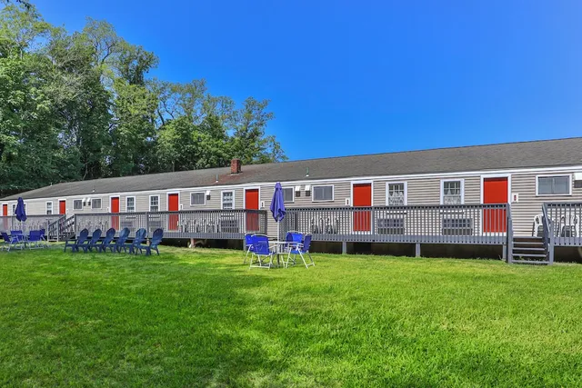 Olde Tavern Motel & Inn