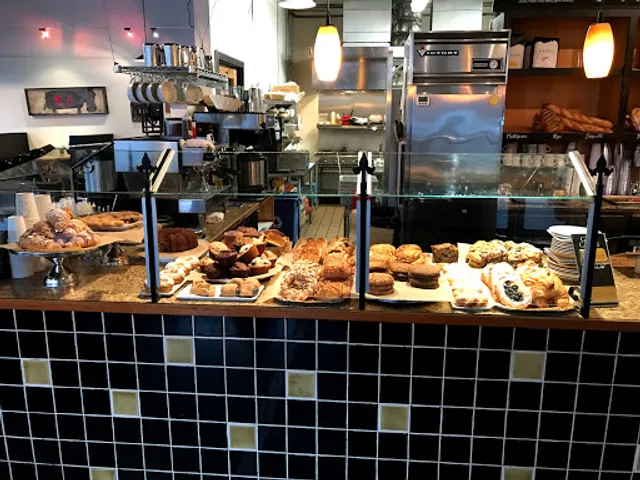 Fleur De Lis Bakery & Cafe