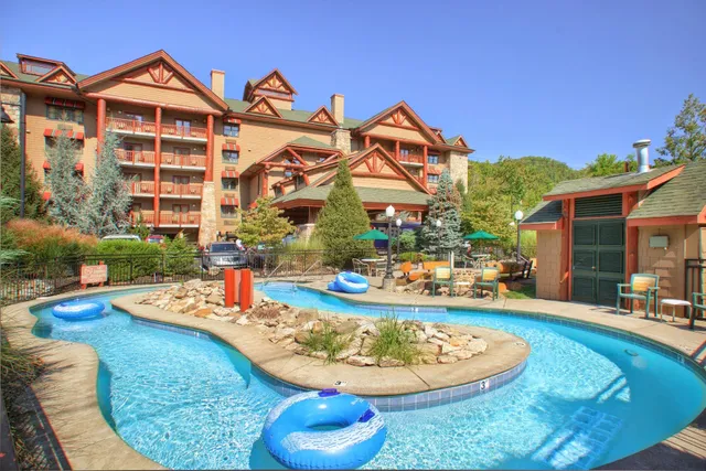 Bearskin Lodge on the River