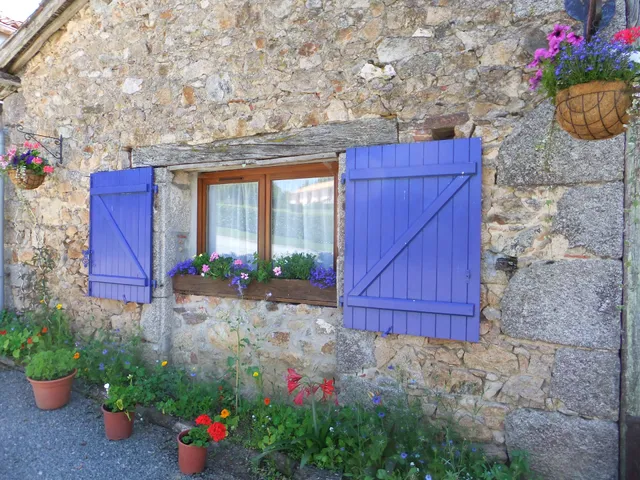 La Germondière, Self catering accommodation with fishing lakes/Gites de Peche