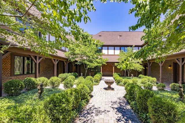 English Inn of Charlottesville