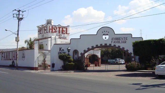 Capital O Hotel Las Campanas Inn