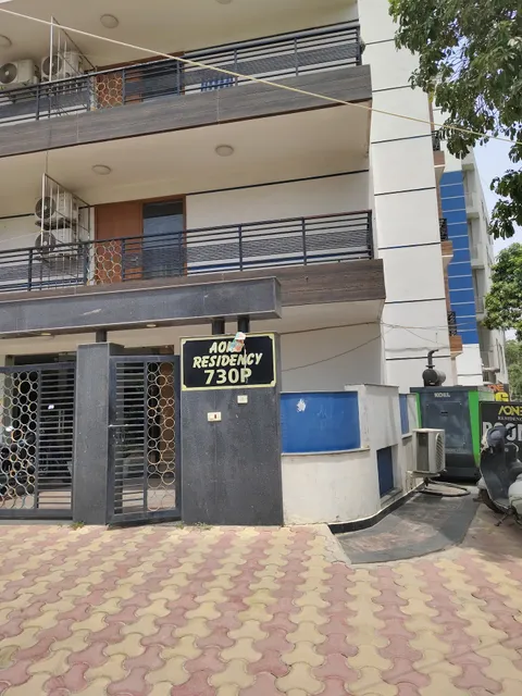 Capital O Hotel Blue Castle Near Omaxe Celebration Mall