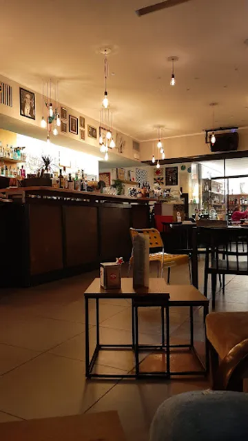 WOODEN - Vino Cucina & Cocktails