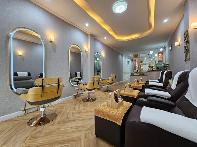 Chanee Massage & Spa