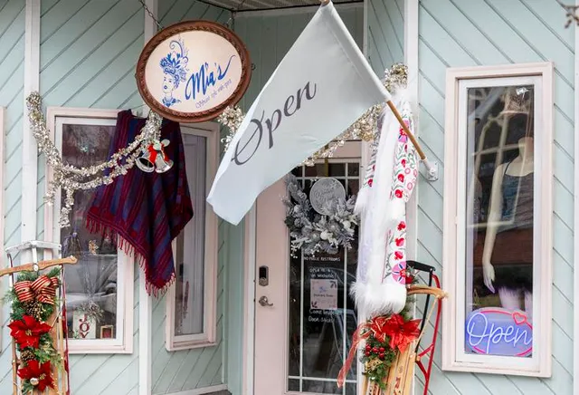 Mia’s Fashion and Home Boutique