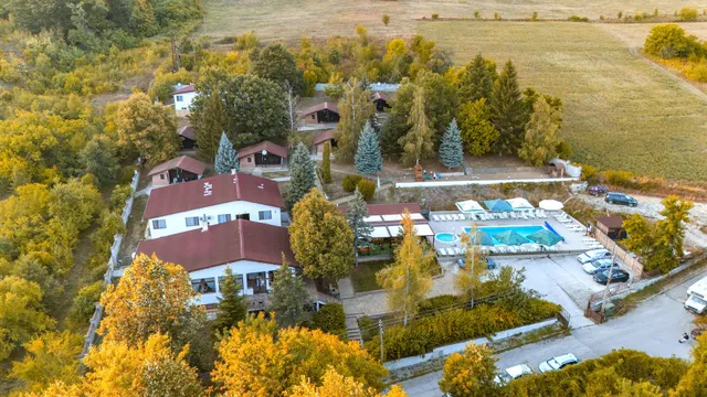 Asenevtsi hotel complex & pool