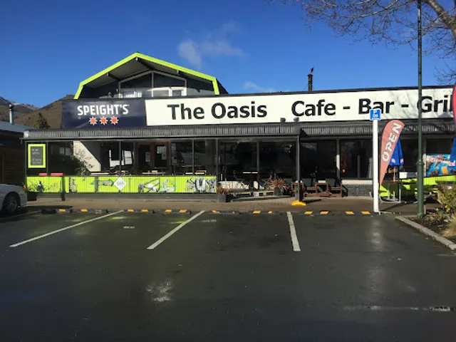 Oasis Bar & Cafe