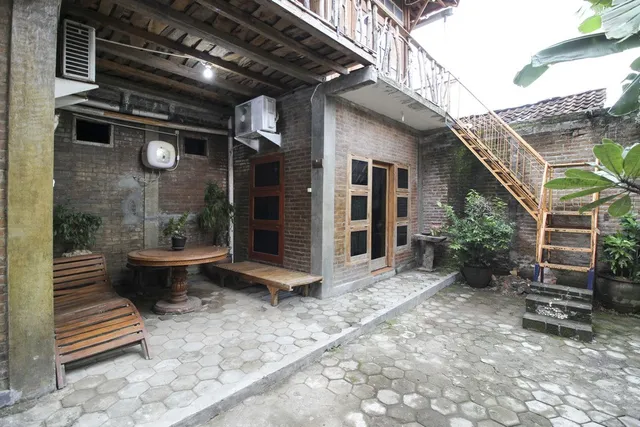 RedDoorz near Rumah Sakit Wirosaban