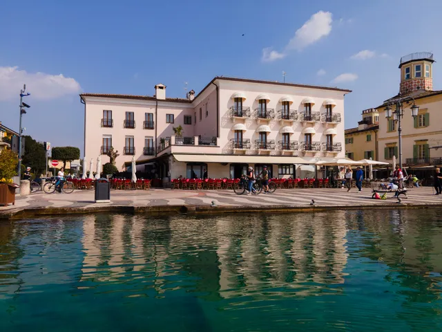 La Vista Postcard Hotel