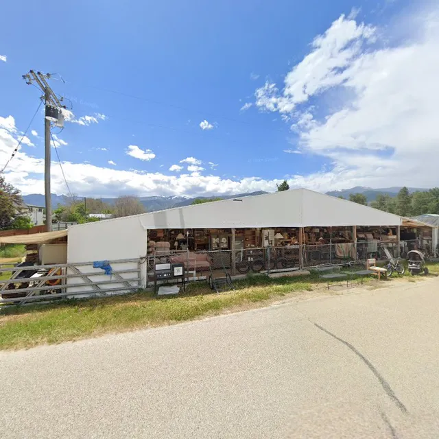 Myron’s Flea Market