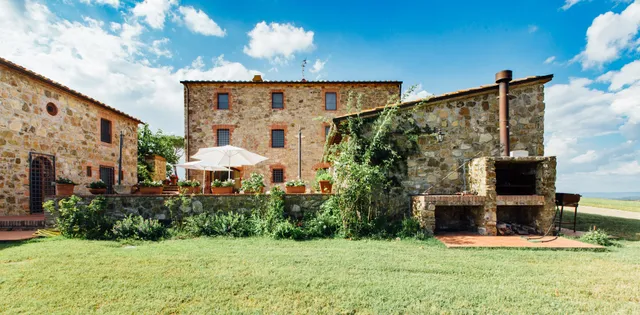 Tuscany farmhouse with swimming pool