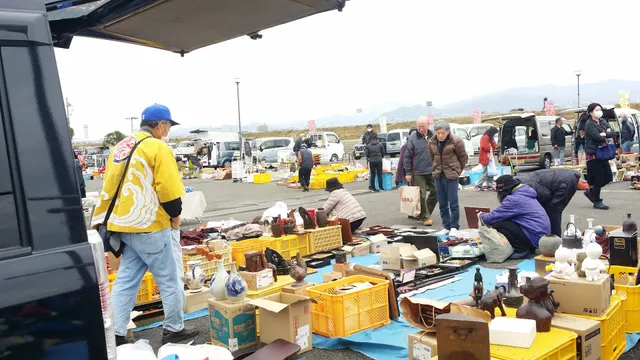Tobe Riverside Flea Market