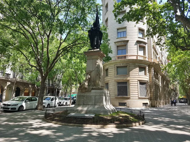 Monument a Rafael Casanova