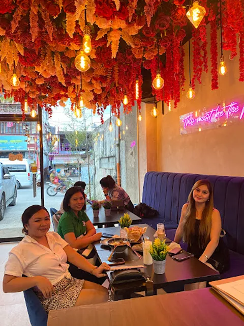 Impulse Dog Cafe & Bar