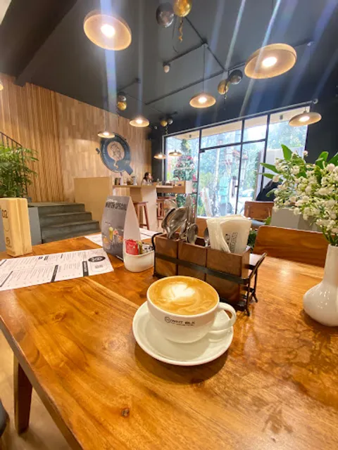 WHT BLK The Art Coffee House