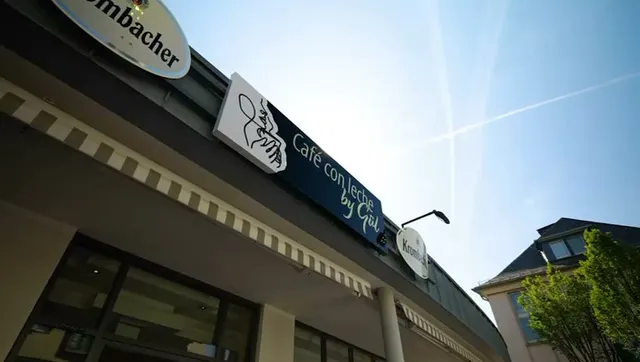 Café con leche by Gül