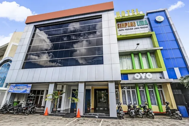 Super OYO 91036 Hotel Simpang Lima Gkpri