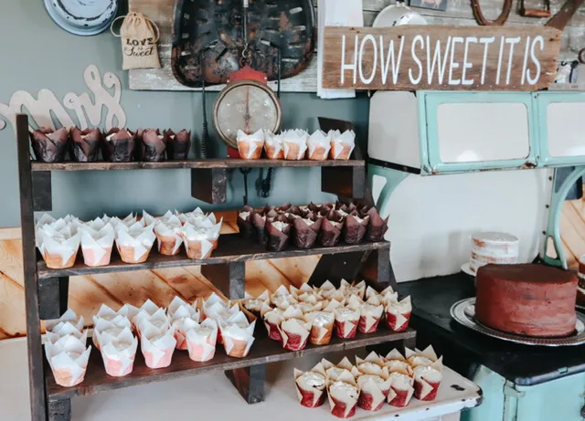 Eko Backen Country Weddings