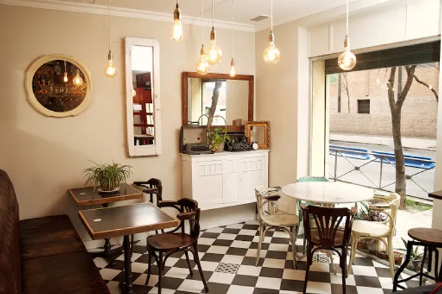 The Toast Cafe, Brunch Gourmet, Cerveza Artesanal de Grifo