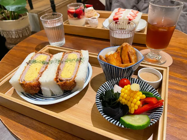 一人一伴 ともだち｜無訂位服務皆現場候位｜最後收客時間15:00｜因空間限制暫無接待10歲以下及4人以上團體客