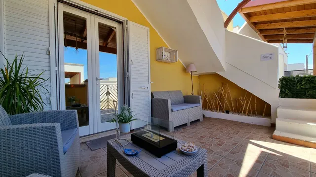 𝐋𝐚 𝐓𝐞𝐫𝐫𝐚𝐳𝐳𝐚 𝐝𝐞𝐢 𝐍𝐨𝐧𝐧𝐢 - 𝐶𝑎𝑠𝑒 𝑣𝑎𝑐𝑎𝑛𝑧𝑒 - 𝑉𝑎𝑐𝑎𝑡𝑖𝑜𝑛 𝑅𝑒𝑛𝑡𝑎𝑙𝑠