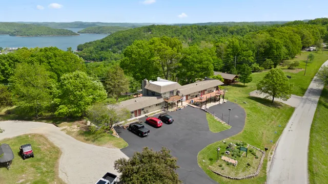 Roadrunner Inn and Log Cabins