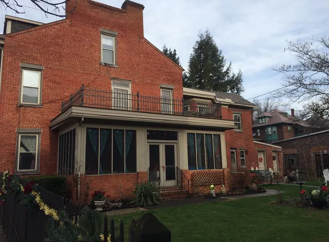 Mimosa Courtyard Inn