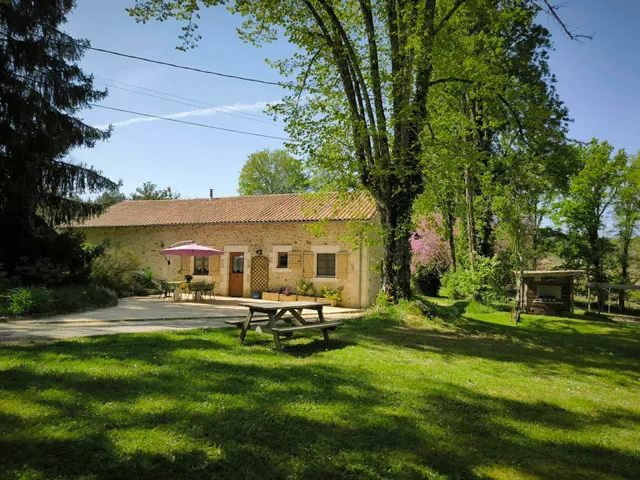 Gîte de La Petite Burnie 24310 Biras..OUVERT TOUTE L' ANNÉE