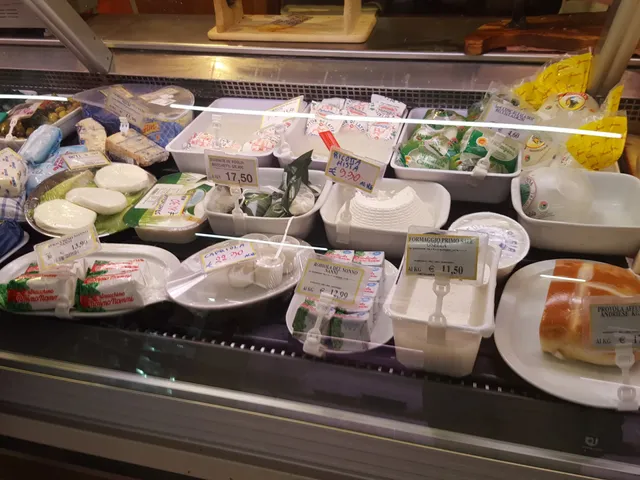 Montebello Market (S.N.C.)