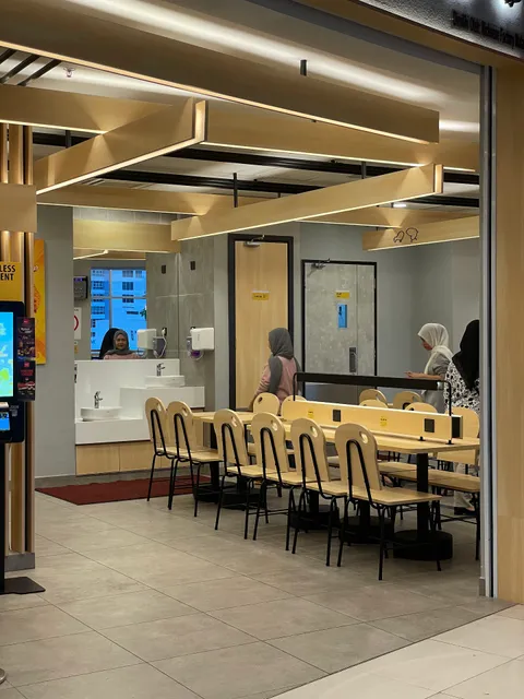 Richeese Factory Aman Central