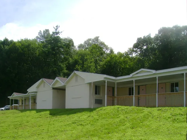 Chaplin Inn & Suites