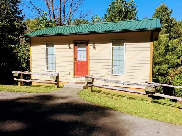 Twisted Vines Cabin