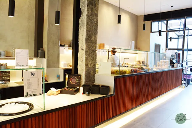 THERESE ET DOMINIQUE