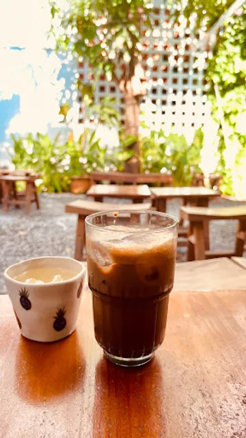 Tiệm cà phê Mình