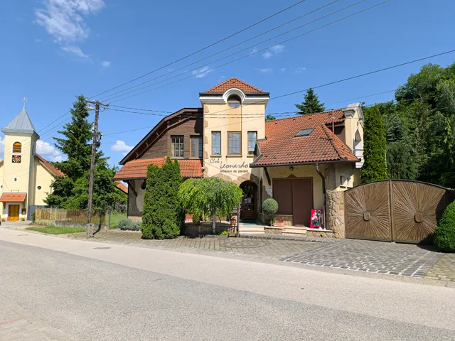 Club Leonardo Étterem És Panzió