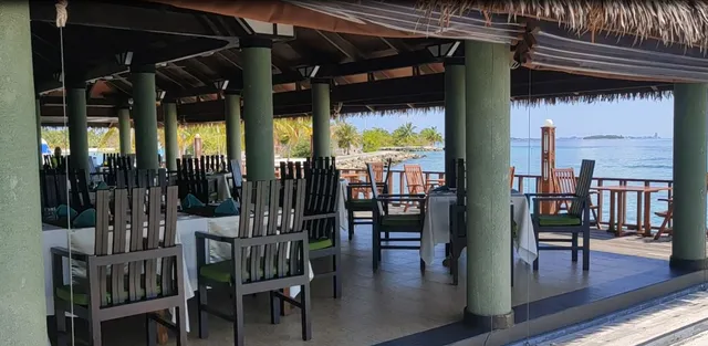 Al Tramonto Bar & Restaurant