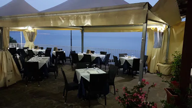 Ristorante Pizzeria "Lo Scoglio"