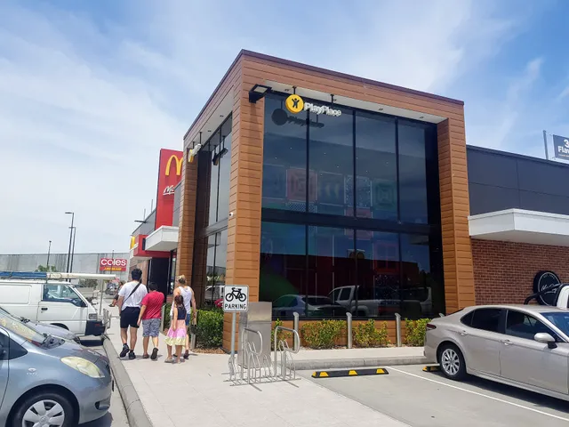 Lakelands Shopping Centre