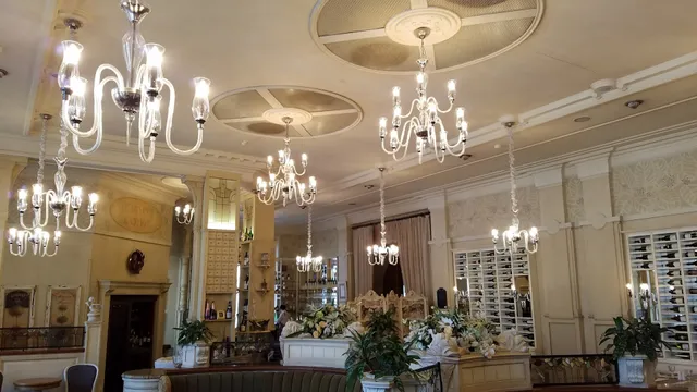 La Maison, restaurant complex