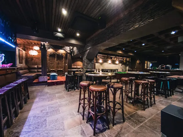 Tibetan Bar - Morzine | Live Music | Cocktails