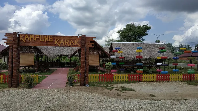 KAMPUNG KARAK