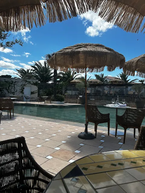 Aquarama Bistro Chic