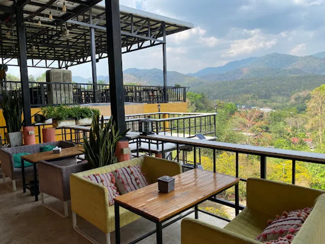 Max Wine & Coffee on the Hill