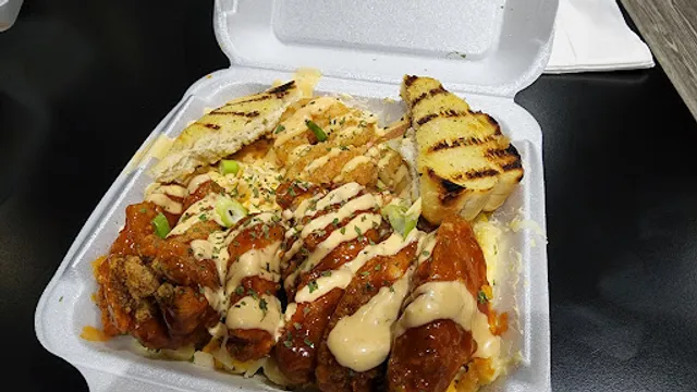 Dav’s Hotspot Restaurant + Lounge