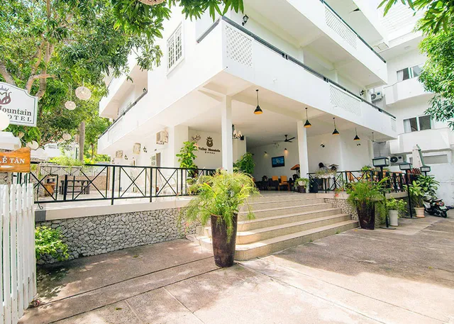 Valley Mountain Hotel